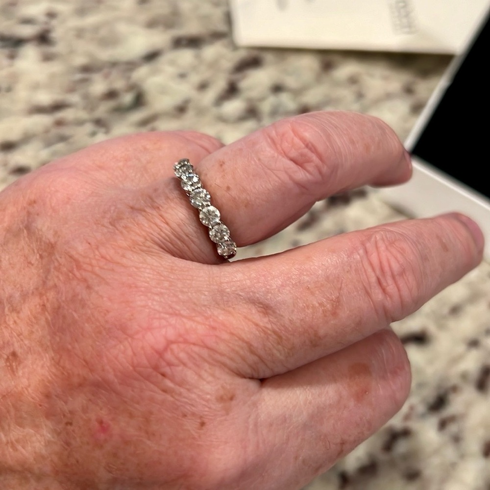 White 18K Diamond Anniversary Ring - Picture 7 of 9